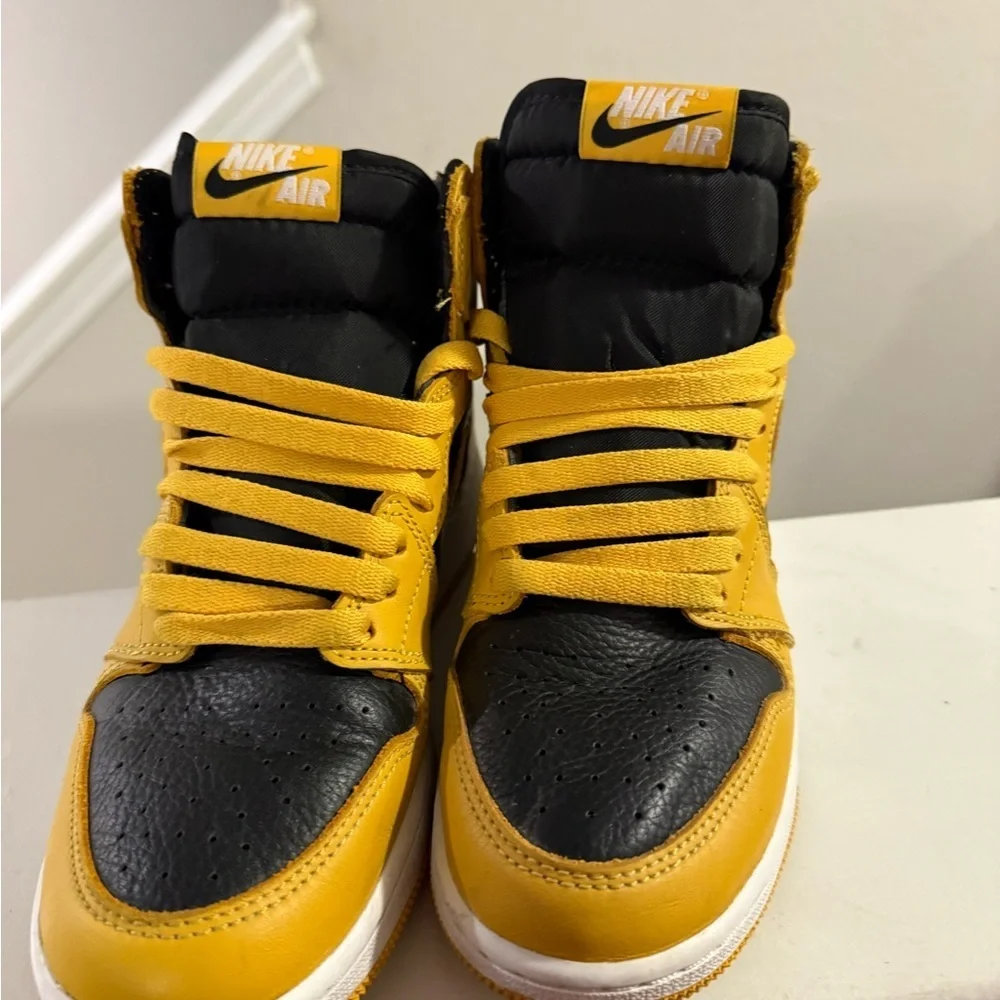 Nike Air Jordan 1 Retro High OG Shoes Youth Size 5Y